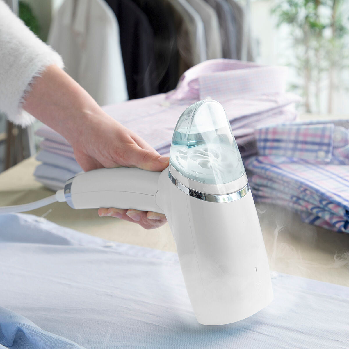 SteamMate™ – Compact Foldable Garment Steamer